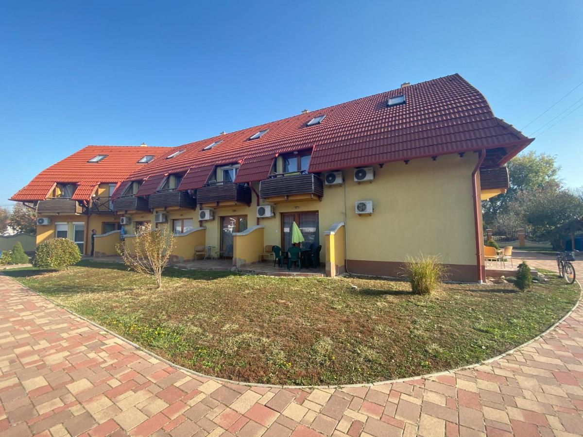 Ferienwohnung Mimi Apartman Gyula Exterior foto